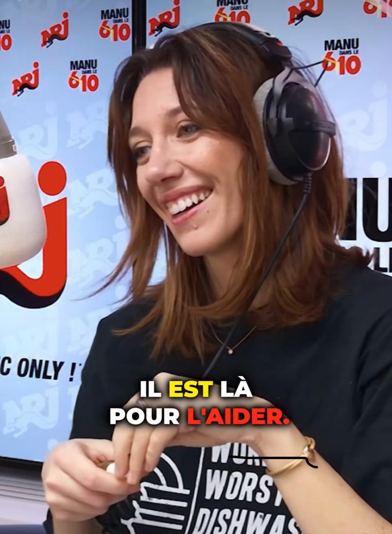 Salomé au micro dans le studio NRJ
