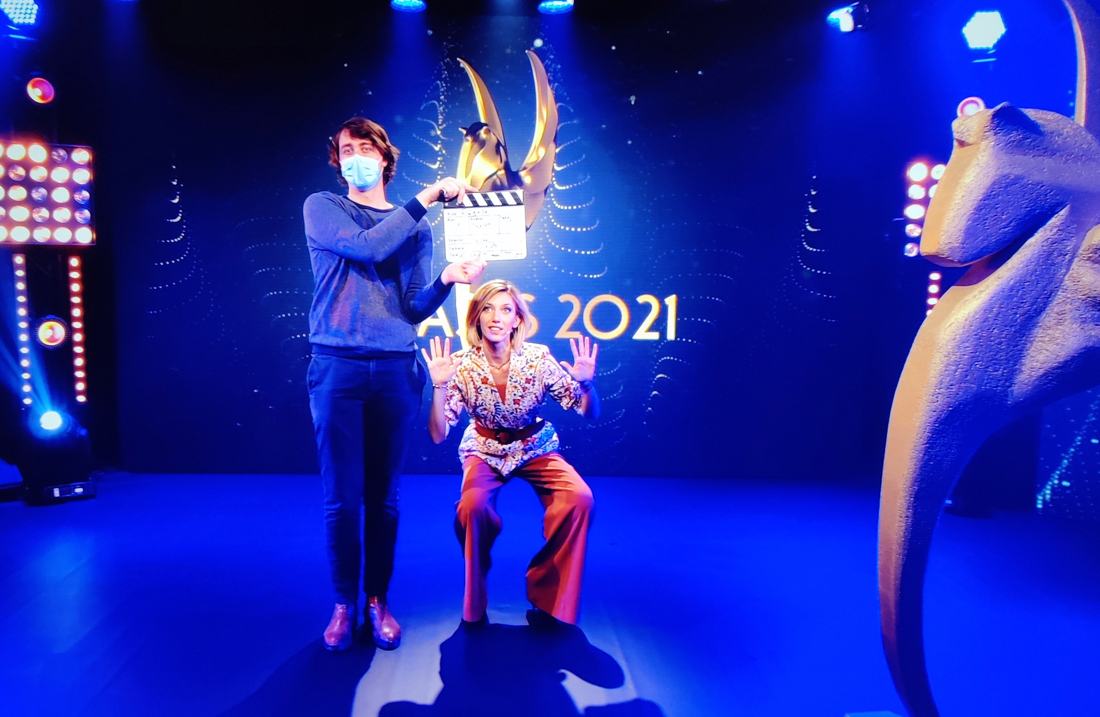 Salomé fait une grimace au clap pendant le tournage des Pégases 2021